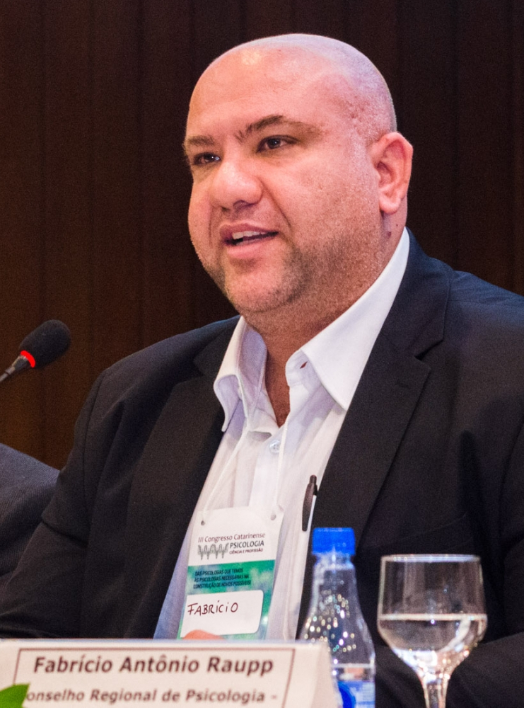 Fabricio Antonio Raupp em palestra